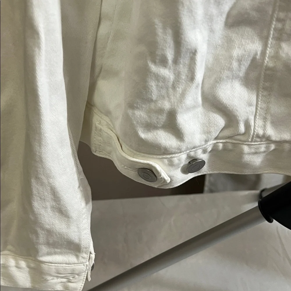 Time and Tru Women's Bright White Denim Jacket - Picture 4 of 6